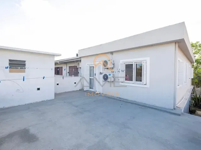 Casa 3 quartos e 4 banheiros, à venda, no bairro Três Vendas em Pelotas