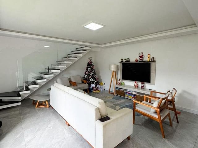 Casa com 390m² 2 quartos e 4 banheiros, à venda, no bairro Glória em Macaé