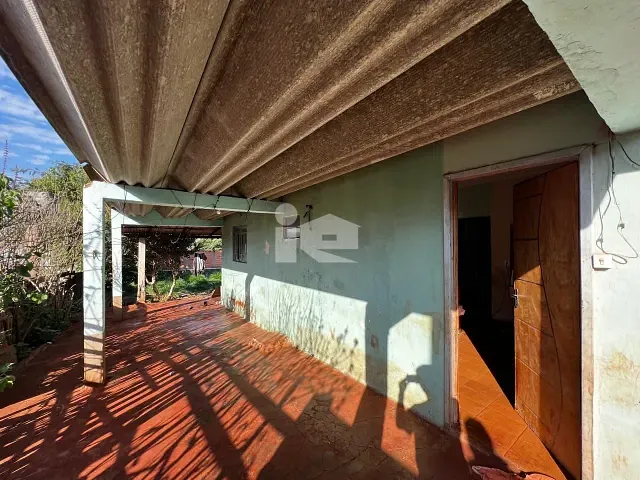 Casa com 300m² 3 quartos e 1 banheiro, à venda, no bairro Jardim Caviúna em Rolândia