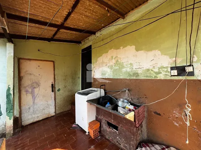 Casa com 300m² 3 quartos e 1 banheiro, à venda, no bairro Jardim Caviúna em Rolândia