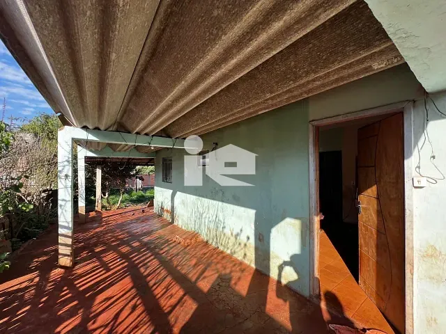Casa com 300m² 3 quartos e 1 banheiro, à venda, no bairro Jardim Caviúna em Rolândia