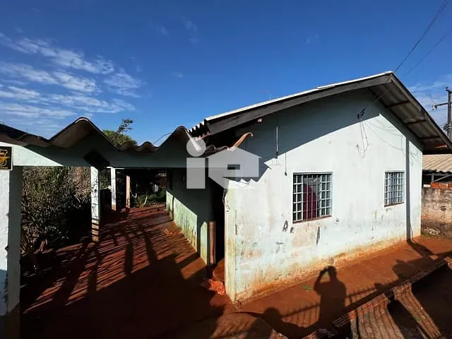 Casa com 300m² 3 quartos e 1 banheiro, à venda, no bairro Jardim Caviúna em Rolândia