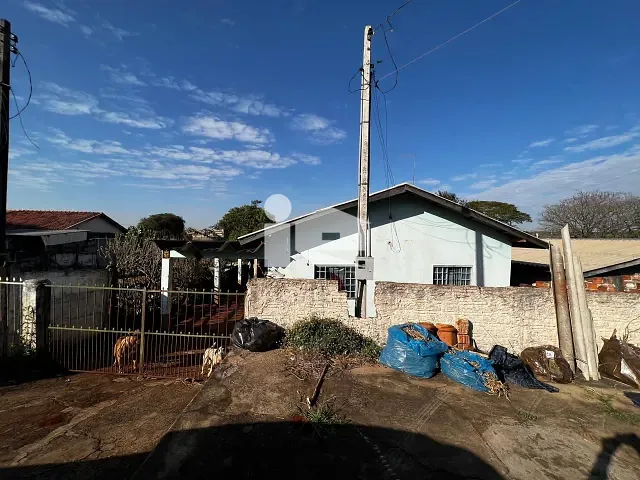 Casa com 300m² 3 quartos e 1 banheiro, à venda, no bairro Jardim Caviúna em Rolândia