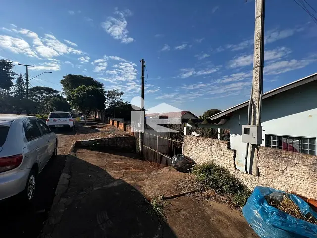 Casa com 300m² 3 quartos e 1 banheiro, à venda, no bairro Jardim Caviúna em Rolândia