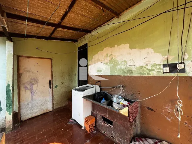 Casa com 300m² 3 quartos e 1 banheiro, à venda, no bairro Jardim Caviúna em Rolândia