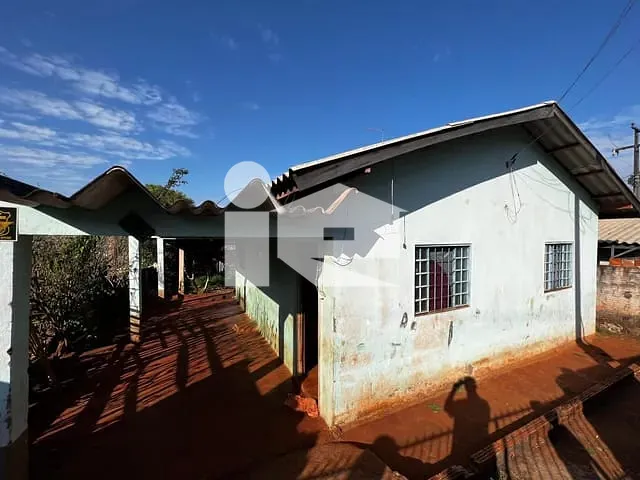 Casa com 300m² 3 quartos e 1 banheiro, à venda, no bairro Jardim Caviúna em Rolândia