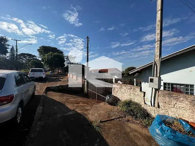 Casa com 300m² 3 quartos e 1 banheiro, à venda, no bairro Jardim Caviúna em Rolândia