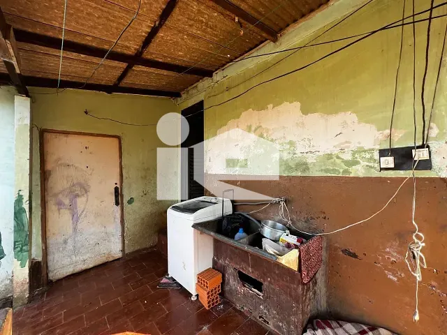 Casa com 300m² 3 quartos e 1 banheiro, à venda, no bairro Jardim Caviúna em Rolândia