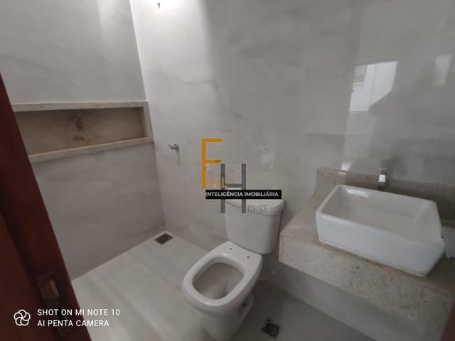Casa com 228m² 3 quartos e 3 banheiros, à venda, no bairro Vila Rosa em Goiânia
