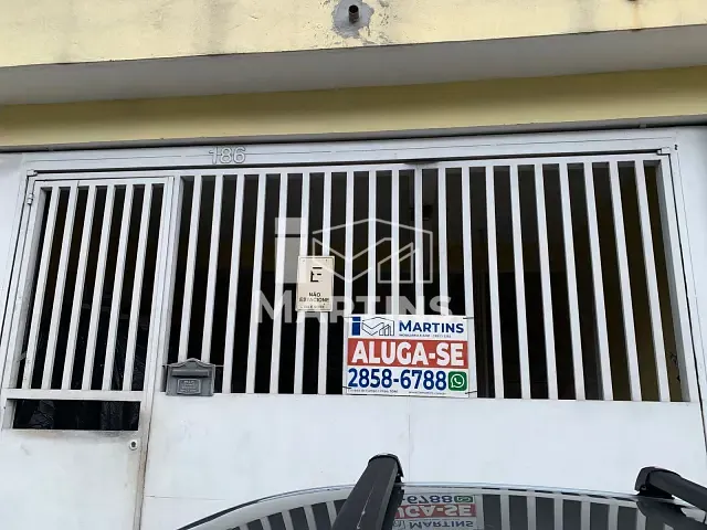 Casa 1 quarto e 1 banheiro, para alugar, no bairro Jardim São Mateus em Taboão da Serra
