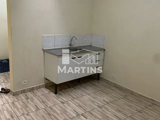 Casa 1 quarto e 1 banheiro, para alugar, no bairro Jardim São Mateus em Taboão da Serra