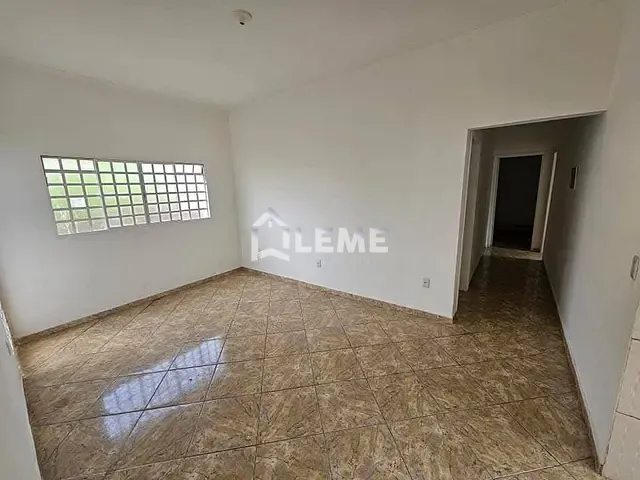 Casa com 209m² 3 quartos e 2 banheiros, à venda, no bairro Vila Naufel em Mococa