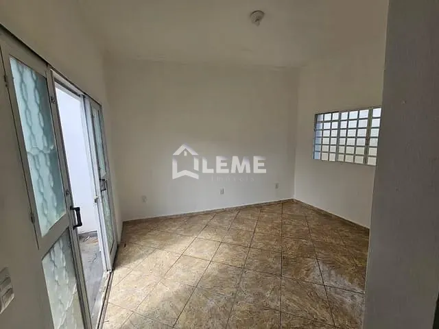Casa com 209m² 3 quartos e 2 banheiros, à venda, no bairro Vila Naufel em Mococa
