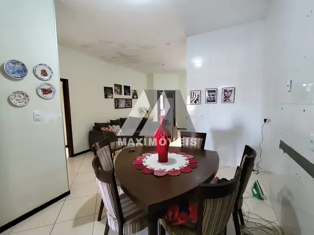 Casa com 180m² 4 quartos e 2 banheiros, à venda, no bairro JK em Araçuaí