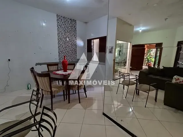 Casa com 180m² 4 quartos e 2 banheiros, à venda, no bairro JK em Araçuaí