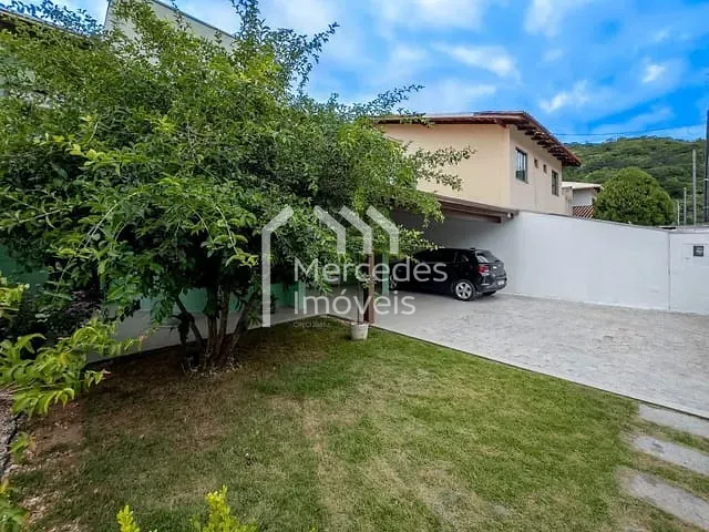Casa com 297m² 4 quartos e 5 banheiros, à venda, no bairro Fazenda em Itajaí