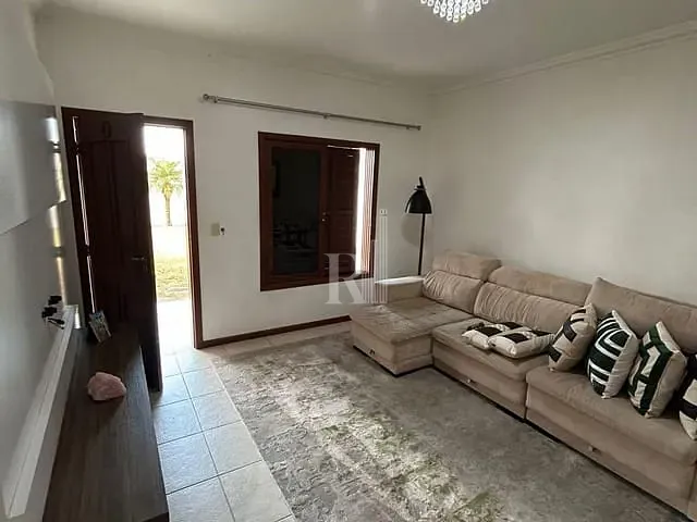 Casa 4 quartos e 2 banheiros, para alugar, no bairro Centro em Tijucas