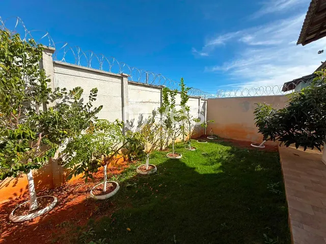 Casa 2 quartos e 1 banheiro, à venda, no bairro Centro em Araxá