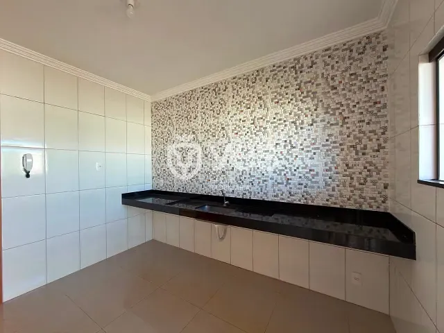 Casa 2 quartos e 1 banheiro, à venda, no bairro Centro em Araxá