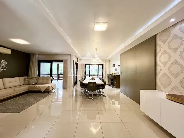 Casa com 860m² 4 quartos e 4 banheiros, à venda, no bairro Velha em Blumenau