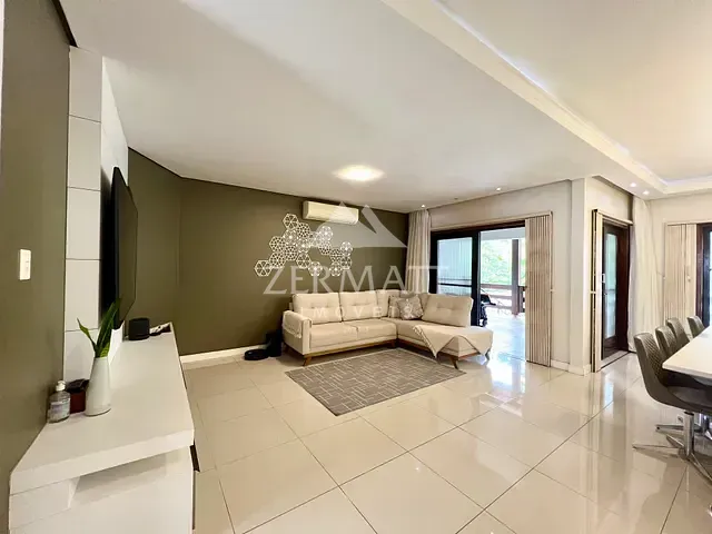 Casa com 860m² 4 quartos e 4 banheiros, à venda, no bairro Velha em Blumenau