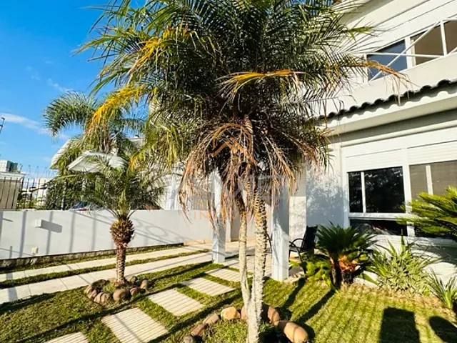Casa 3 quartos e 4 banheiros, à venda, no bairro Três Vendas em Pelotas