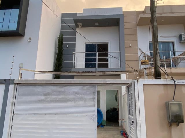 Casa com 120m² 2 quartos e 2 banheiros, à venda, no bairro Parque Jóquei Club em Campos dos Goytacazes