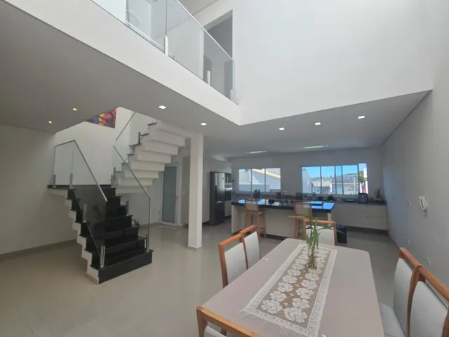 Casa 3 quartos e 4 banheiros, à venda, no bairro Residencial Algarve em Mogi das Cruzes
