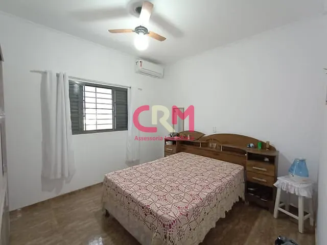 Casa com 274m² 3 quartos e 2 banheiros, à venda, no bairro Jardim Pagliuso em Taquaritinga