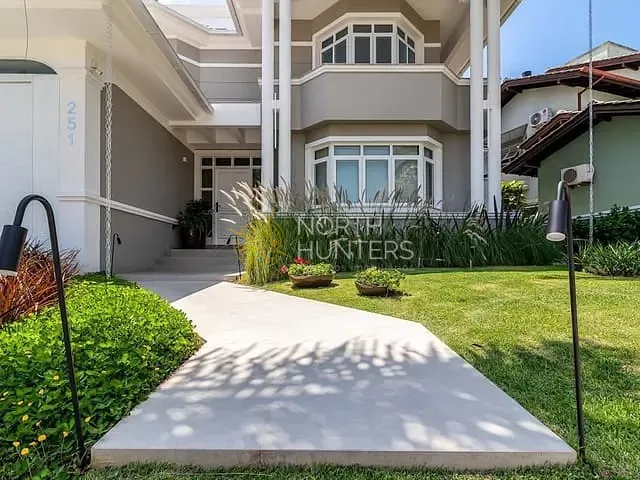 Casa com 400m² 3 quartos e 4 banheiros, para alugar, no bairro Jurerê Internacional em Florianópolis