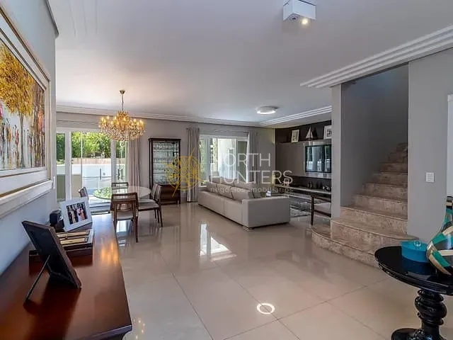 Casa com 400m² 3 quartos e 4 banheiros, para alugar, no bairro Jurerê Internacional em Florianópolis