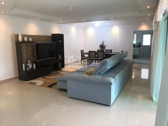 Casa com 430m² 3 quartos e 4 banheiros, à venda, no bairro Vila Suissa em Mogi das Cruzes
