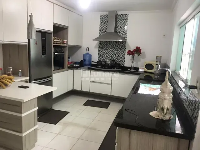 Casa com 430m² 3 quartos e 4 banheiros, à venda, no bairro Vila Suissa em Mogi das Cruzes