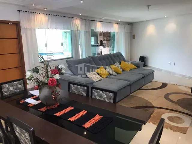 Casa com 430m² 3 quartos e 4 banheiros, à venda, no bairro Vila Suissa em Mogi das Cruzes