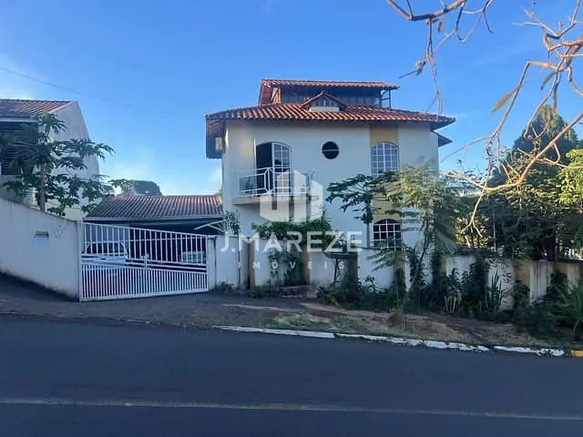 Casa com 411m² 4 quartos e 3 banheiros, à venda, no bairro Jardim Europa em Apucarana