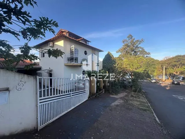 Casa com 411m² 4 quartos e 3 banheiros, à venda, no bairro Jardim Europa em Apucarana