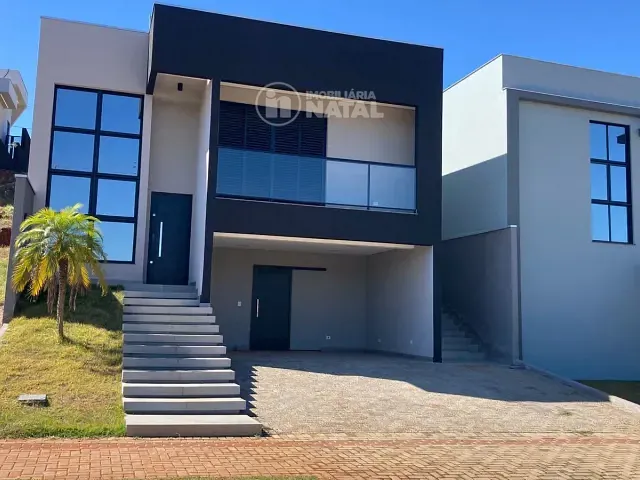 Casa com 264m² 3 quartos e 4 banheiros, à venda ou para alugar, no bairro Conjunto Habitacional Alexandre Urbanas em Londrina