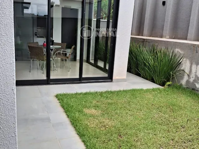 Casa com 264m² 3 quartos e 4 banheiros, à venda ou para alugar, no bairro Conjunto Habitacional Alexandre Urbanas em Londrina