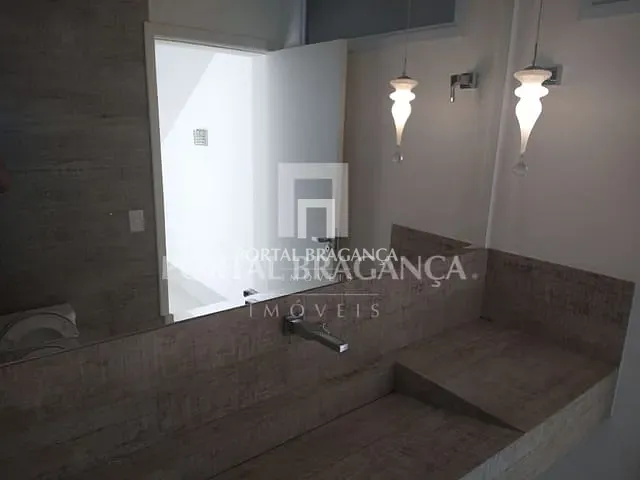 Casa com 623m² 3 quartos e 6 banheiros, à venda ou para alugar, no bairro Condomínio Residencial Fazenda Santa Helena em Bragança Paulista