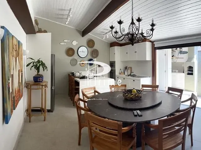 Casa com 135m² 4 quartos e 4 banheiros, à venda, no bairro Loteamento Sitio do Campinho em Armação dos Búzios