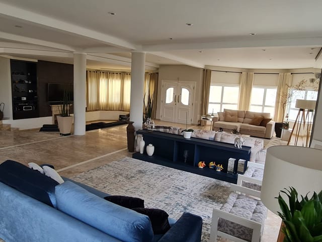 Casa com 2600m² 5 quartos e 8 banheiros, para alugar, no bairro Vista Alegre em Vinhedo