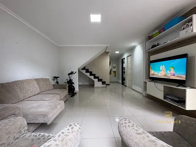 Casa 4 quartos e 3 banheiros, à venda, no bairro Vila Mury em Volta Redonda