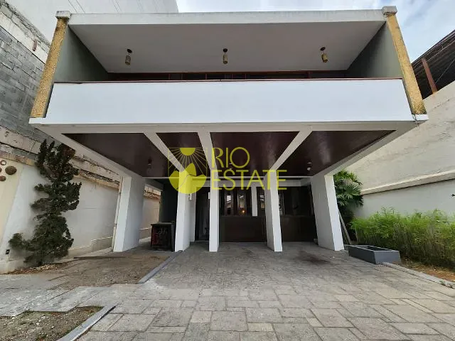 Casa com 280m² 4 quartos e 2 banheiros, à venda, no bairro Jardim Amália em Volta Redonda