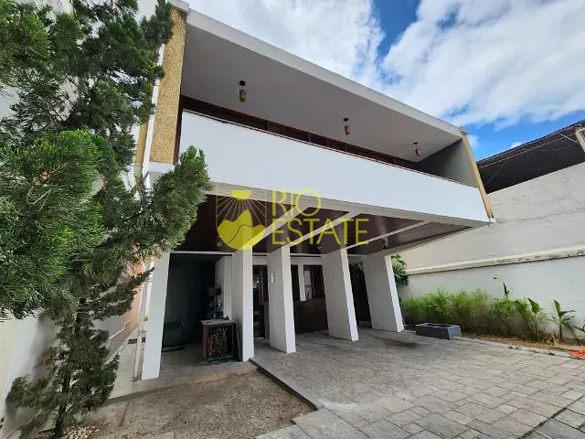 Casa com 280m² 4 quartos e 2 banheiros, à venda, no bairro Jardim Amália em Volta Redonda