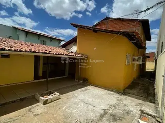 Casa com 300m² 5 quartos e 4 banheiros, à venda, no bairro Lourival Parente em Teresina