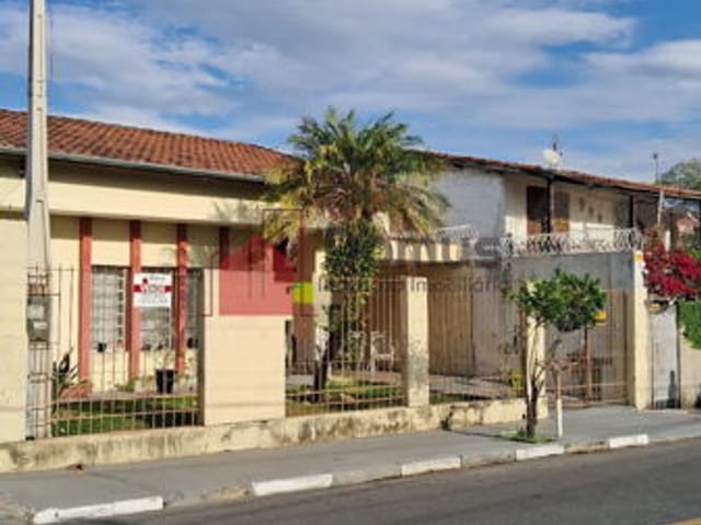 Casa com 360m², à venda, no bairro São Benedito em Pindamonhangaba