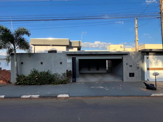 Sobrado 5 quartos e 4 banheiros, à venda, no bairro Colina Verde em Tatuí