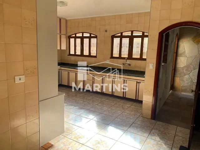 Casa com 500m² 5 quartos e 5 banheiros, para alugar, no bairro Vila Pirajussara em São Paulo
