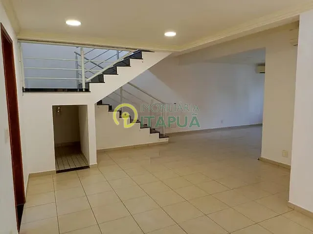 Casa com 250m² 3 quartos e 4 banheiros, para alugar, no bairro Aragarça em Londrina