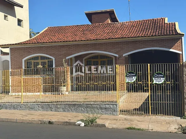 Casa com 313m² 3 quartos e 2 banheiros, à venda, no bairro Jardim São Domingos em Mococa